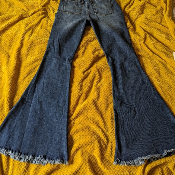 Ultra flare sneak peek woman's size 5 jeans - Picture 2 of 5